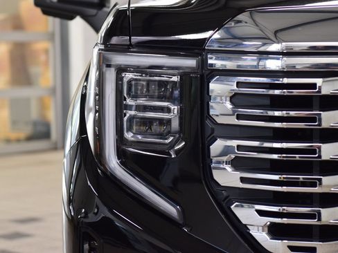 Used 2022 GMC Sierra 1500 Denali w/ Technology Package AWD/4WD image 12