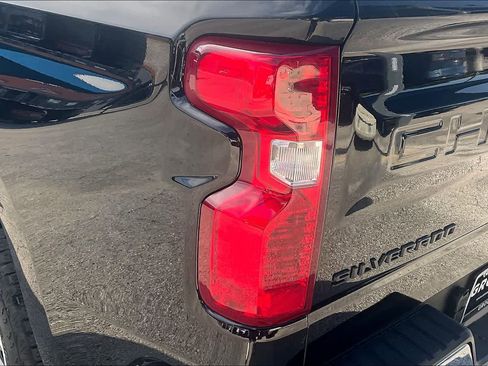Used 2024 Chevrolet Silverado 1500 LT AWD/4WD image 28