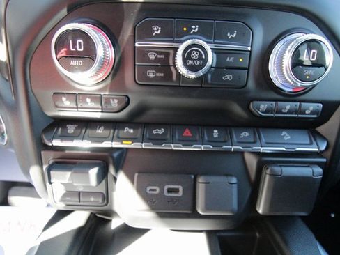 Used 2023 GMC Sierra 3500 AT4 w/ AT4 Premium Plus Package image 28