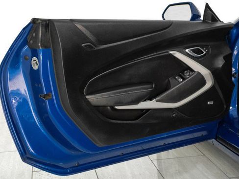 Used 2021 Chevrolet Camaro LT w/ Technology Package RWD image 37