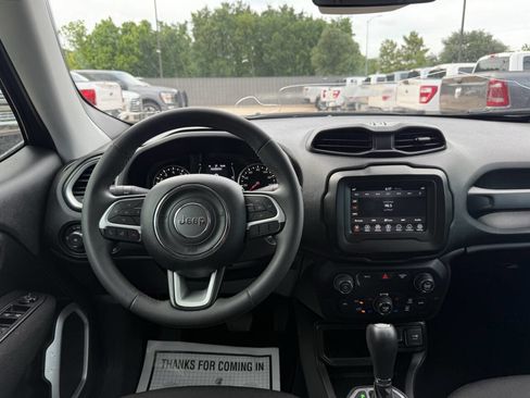 Used 2020 Jeep Renegade Latitude FWD image 21