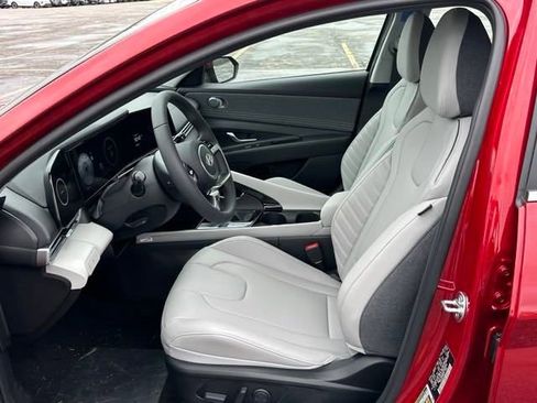 New 2025 Hyundai Elantra Limited FWD image 10