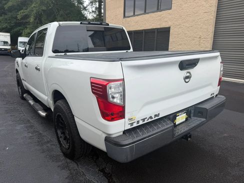 Used 2017 Nissan Titan SV RWD image 9