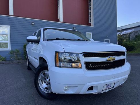 Used 2007 Chevrolet Suburban LT RWD image 1