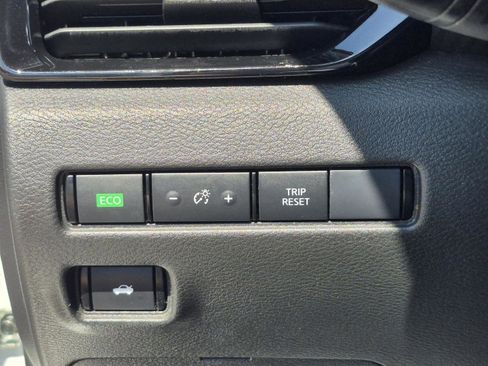 Certified 2024 Nissan Sentra SV FWD image 28