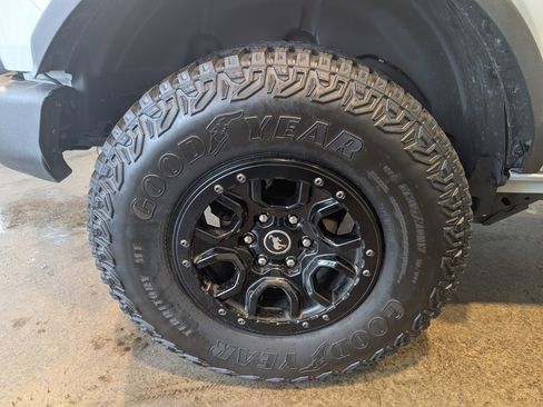 Used 2024 Ford Bronco Wildtrak image 8