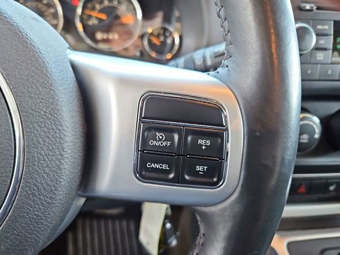 Used 2016 Jeep Compass Latitude image 11