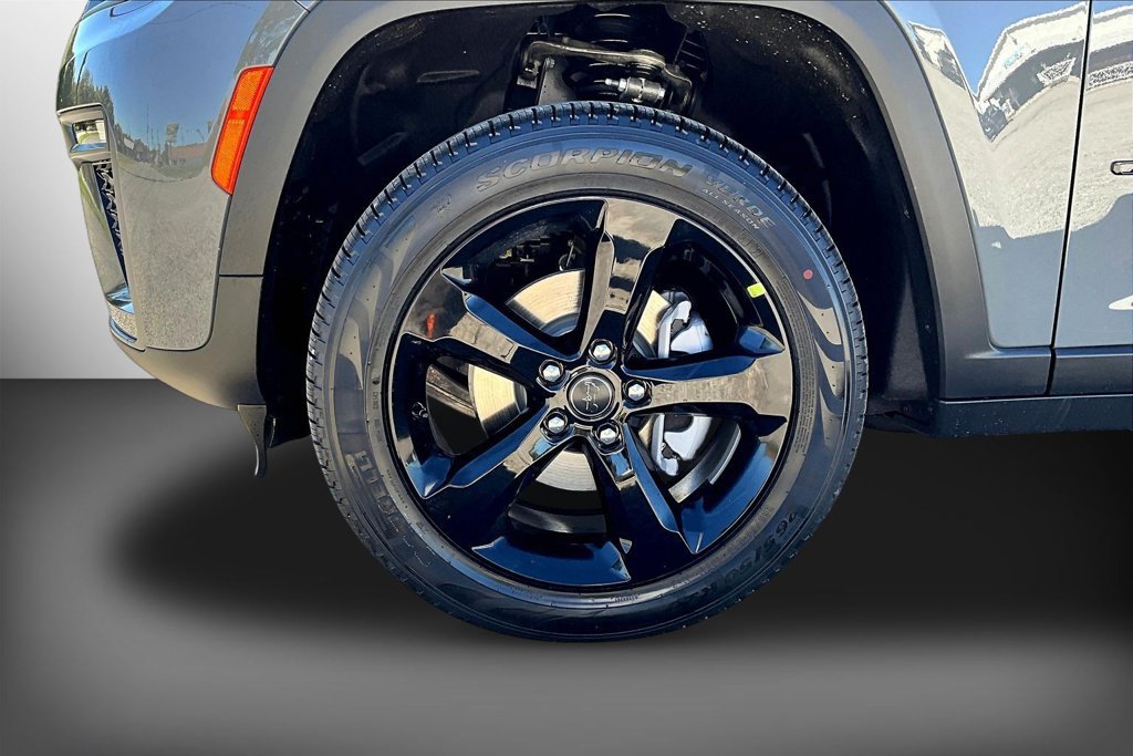 New 2027 Jeep Grand Cherokee Limited w/ Limited Altitude Package AWD/4WD image 13