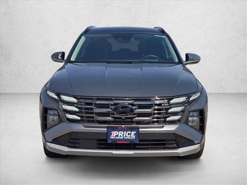 Used 2025 Hyundai Tucson Limited FWD image 2