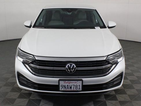 Used 2024 Volkswagen Jetta SE image 2
