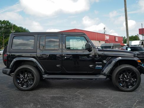 Used 2023 Jeep Wrangler Unlimited Sahara AWD/4WD image 2