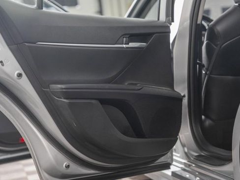 Used 2024 Toyota Camry SE image 33