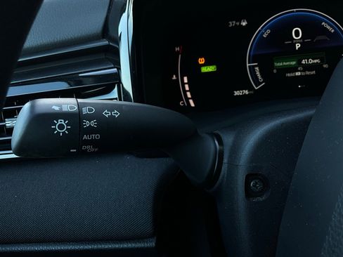 Used 2025 Toyota Camry LE image 34