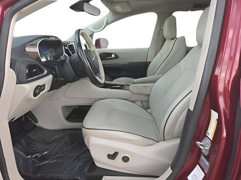 Used 2021 Chrysler Pacifica Limited w/ Premium & Safety Sphere Group AWD/4WD image 9