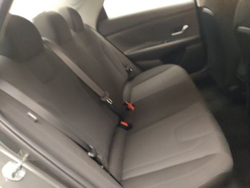 Used 2024 Hyundai Elantra SE FWD image 19