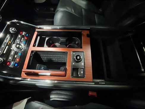 Used 2024 Lincoln Navigator Reserve image 13