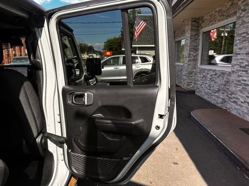 Used 2024 Jeep Wrangler Unlimited Sport AWD/4WD image 17