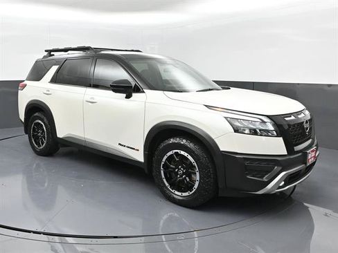 Used 2024 Nissan Pathfinder Rock Creek AWD/4WD image 2
