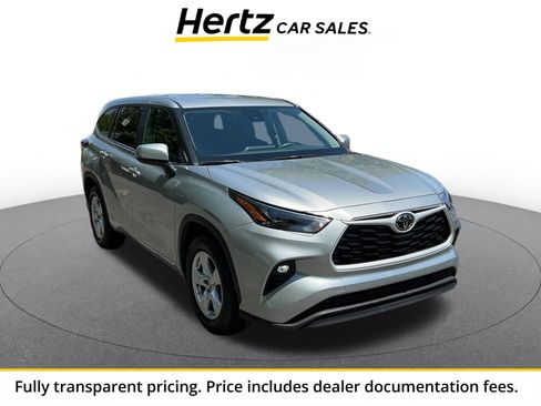 Used 2025 Toyota Highlander LE FWD image 1