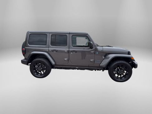 Used 2025 Jeep Wrangler Sahara w/ Safety Group AWD/4WD image 4