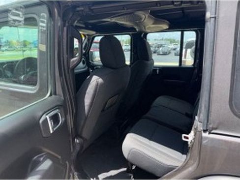 Used 2025 Jeep Wrangler Unlimited Sport AWD/4WD image 11