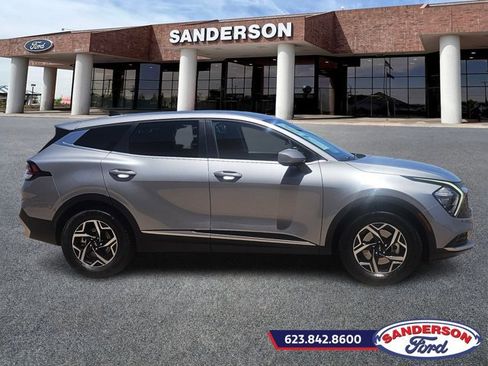 Used 2023 Kia Sportage LX image 2