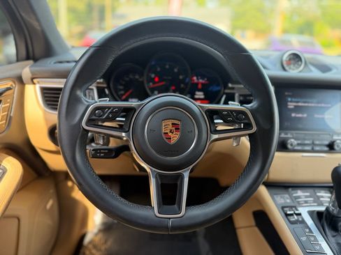 Used 2018 Porsche Macan image 44