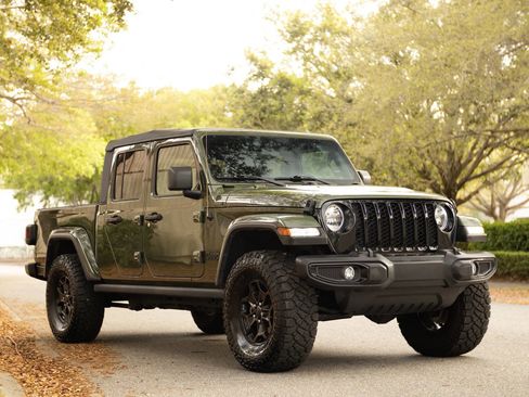 Used 2023 Jeep Gladiator Sport image 10