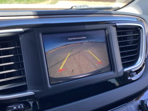 Used 2023 Chrysler Voyager LX FWD image 25