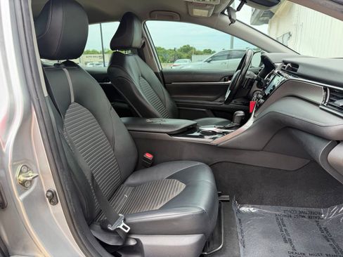 Used 2020 Toyota Camry SE FWD image 25