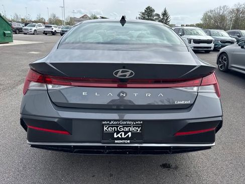 Used 2025 Hyundai Elantra Limited FWD image 11