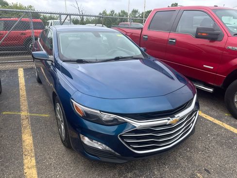 Used 2019 Chevrolet Malibu LT w/ Leather Package FWD image 10