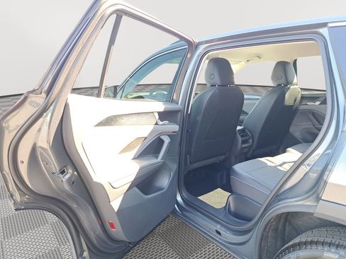 New 2025 Volkswagen Tiguan SE image 13