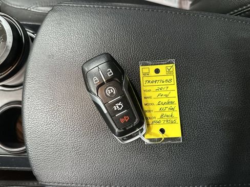 Used 2017 Ford Explorer XLT w/ Equipment Group 202A FWD image 33