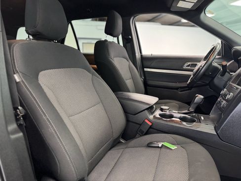 Used 2019 Ford Explorer XLT w/ Equipment Group 201A AWD/4WD image 30