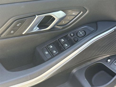 Used 2024 BMW 330e image 22