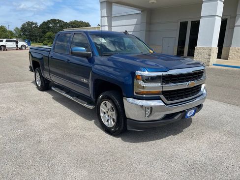 Used 2018 Chevrolet Silverado 1500 LT w/ Texas Edition RWD image 9