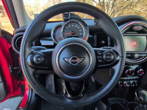 Used 2019 MINI Cooper 4-Door Hardtop w/ Signature Upholstery Package image 25