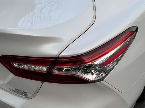 Used 2018 Toyota Camry XLE image 10