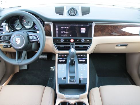 New 2026 Porsche Macan image 22