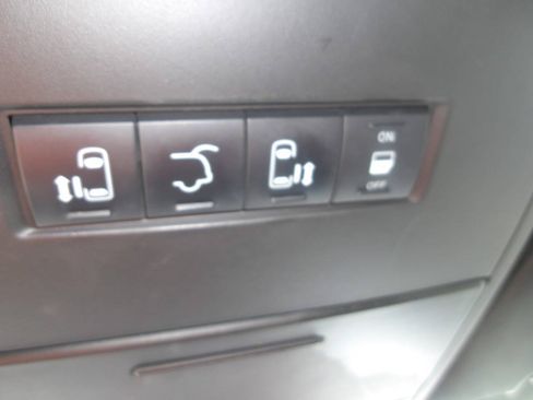 Used 2019 Dodge Grand Caravan SXT FWD image 16
