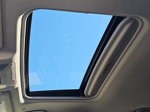 Used 2023 Toyota RAV4 XLE Premium image 36