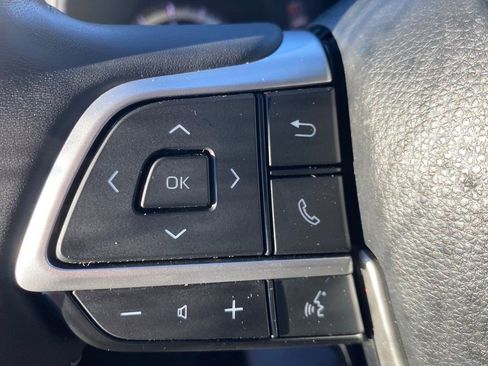 Used 2022 Toyota Highlander LE image 28