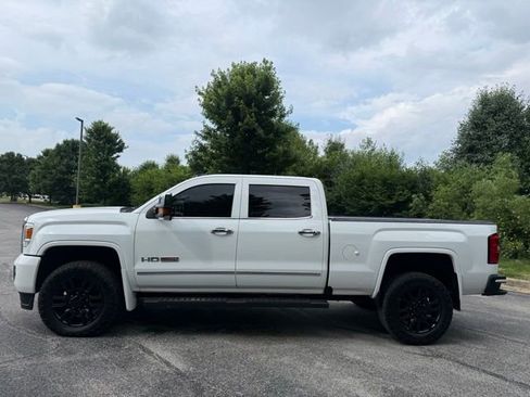 Used 2016 GMC Sierra 2500 SLT w/ All-Terrain HD Package AWD/4WD image 3
