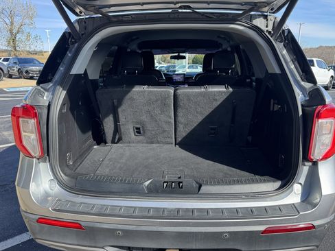 Used 2021 Ford Explorer XLT w/ Equipment Group 202A image 5