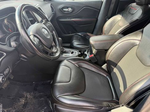 Used 2021 Jeep Cherokee Trailhawk AWD/4WD image 13