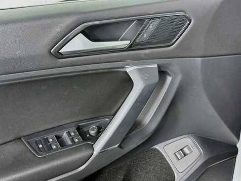 Used 2018 Volkswagen Tiguan SEL FWD image 15