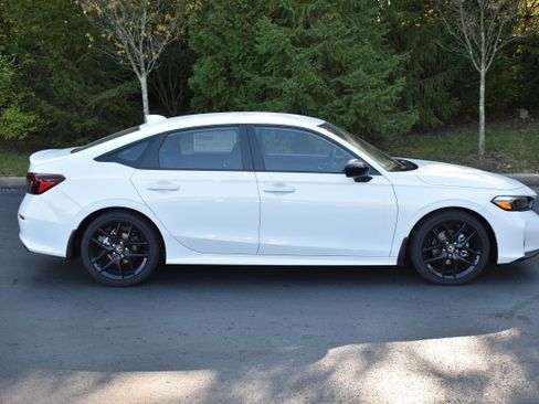 New 2025 Honda Civic Sport image 9