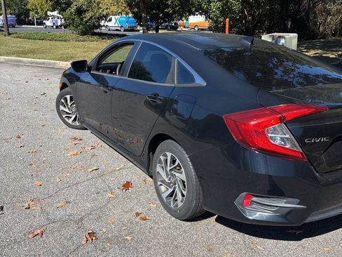 Used 2017 Honda Civic EX image 5