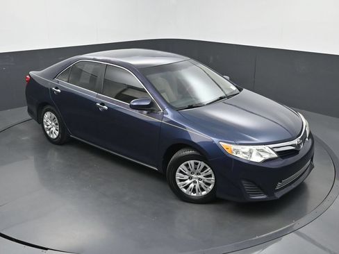 Used 2014 Toyota Camry LE FWD image 26